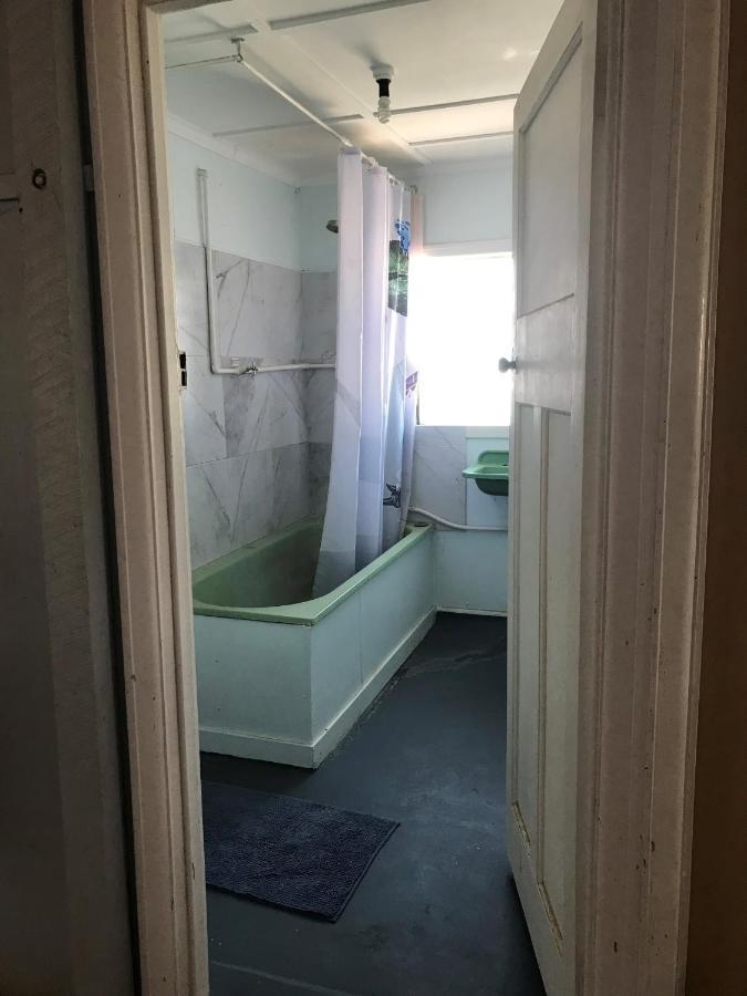 Australian Hotel Winton Budget Hotel Accommodation 외부 사진