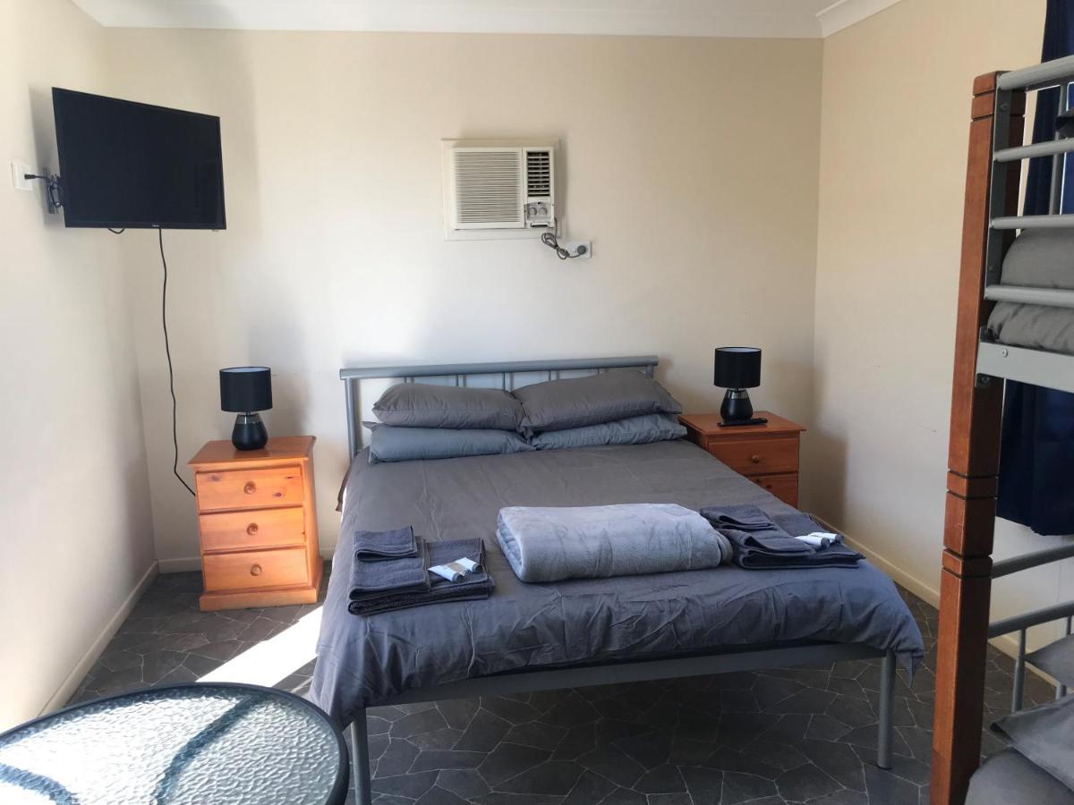 Australian Hotel Winton Budget Hotel Accommodation 외부 사진