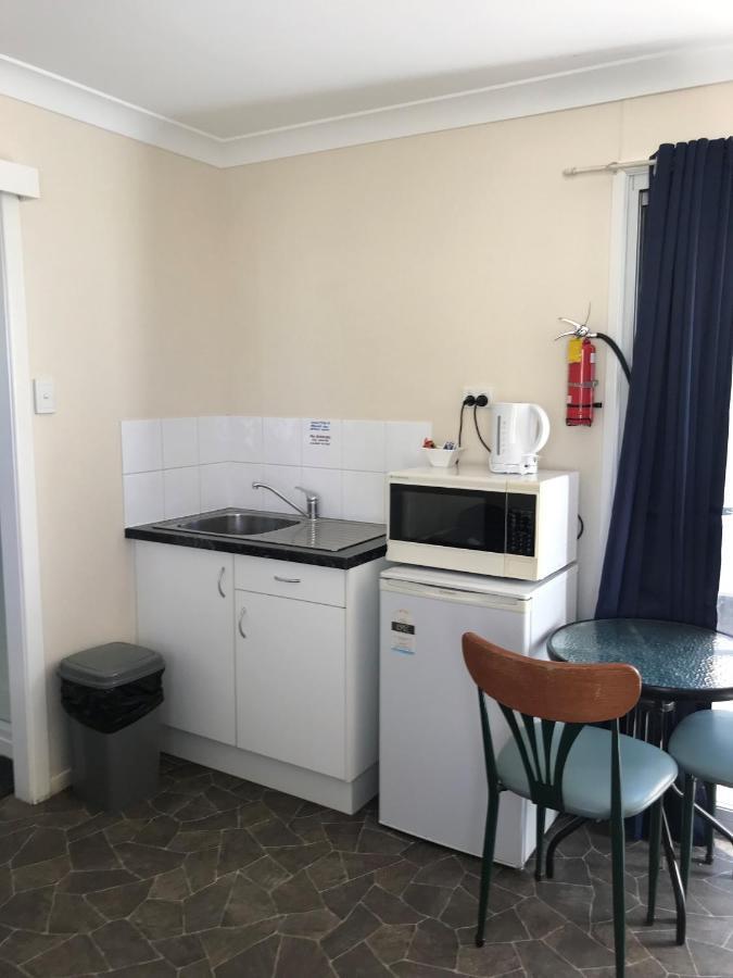 Australian Hotel Winton Budget Hotel Accommodation 외부 사진