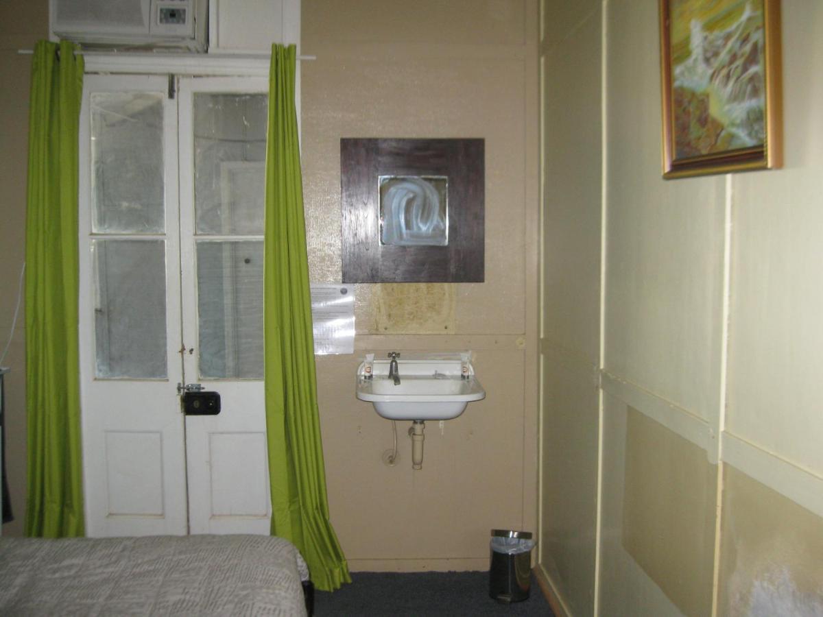 Australian Hotel Winton Budget Hotel Accommodation 외부 사진