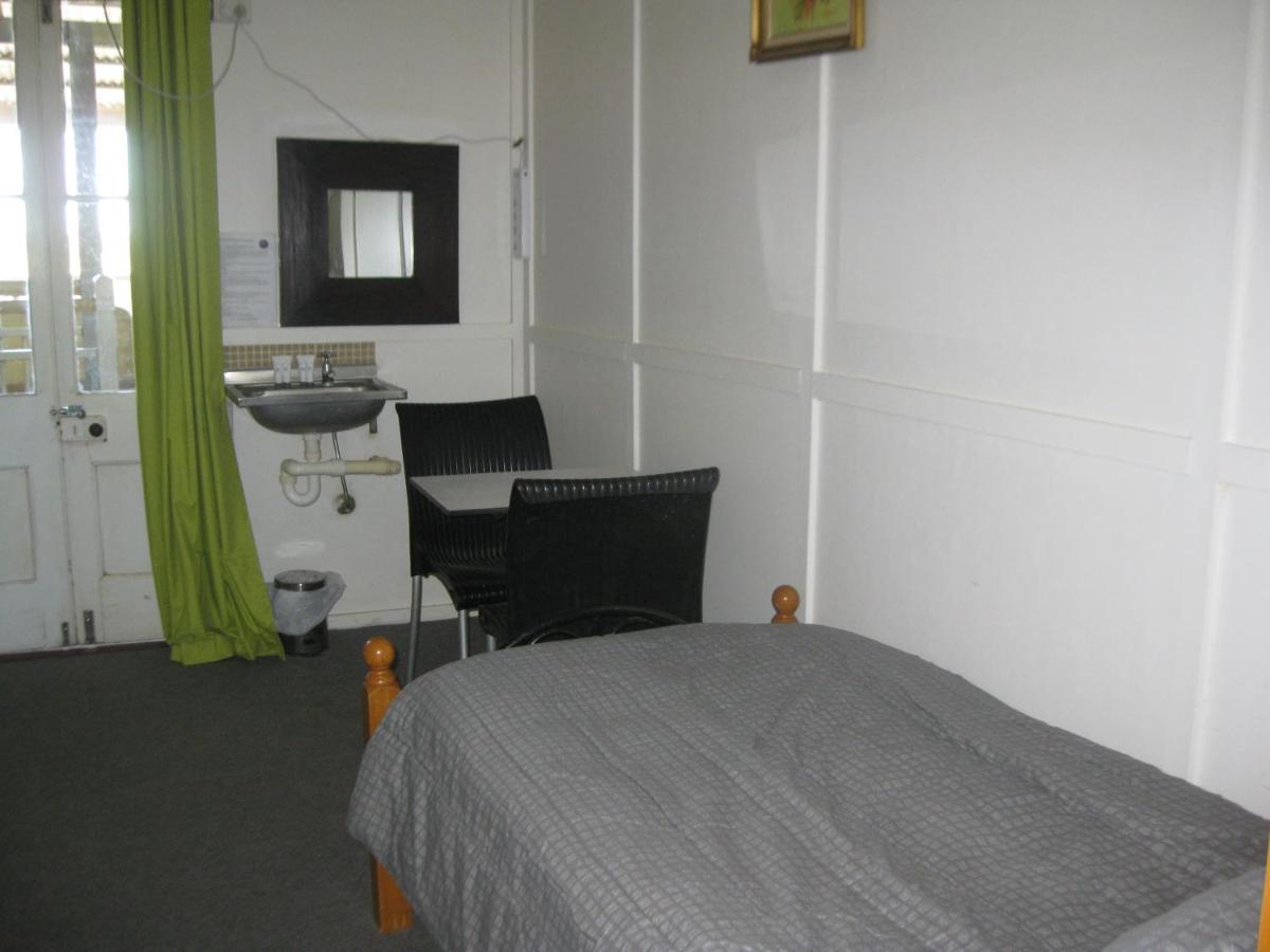 Australian Hotel Winton Budget Hotel Accommodation 외부 사진